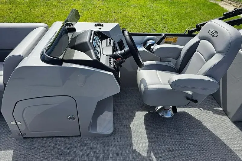 Slide: The Image of Bentley Pontoons Legacy 243 Navigator Ext 2026 - 7