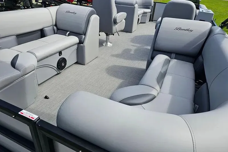 Slide: The Image of Bentley Pontoons Legacy 243 Navigator Ext 2026 - 9