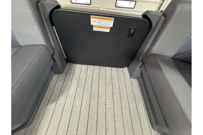 Slide: The Image of Manitou Explore 24 Navigator 2025 - 10