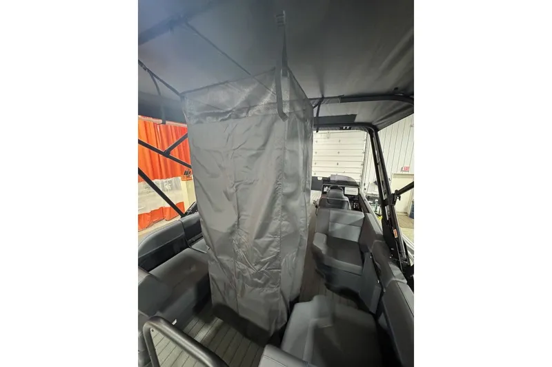 Slide: The Image of Manitou Explore 24 Navigator 2025 - 6