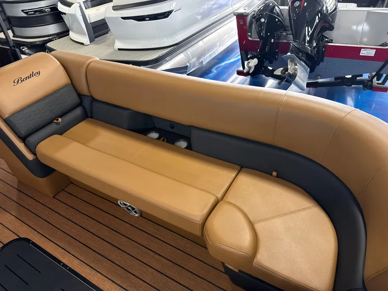 Slide: The Image of Bentley Pontoons Elite 253 Swingback Dual Captain 2026 - 10