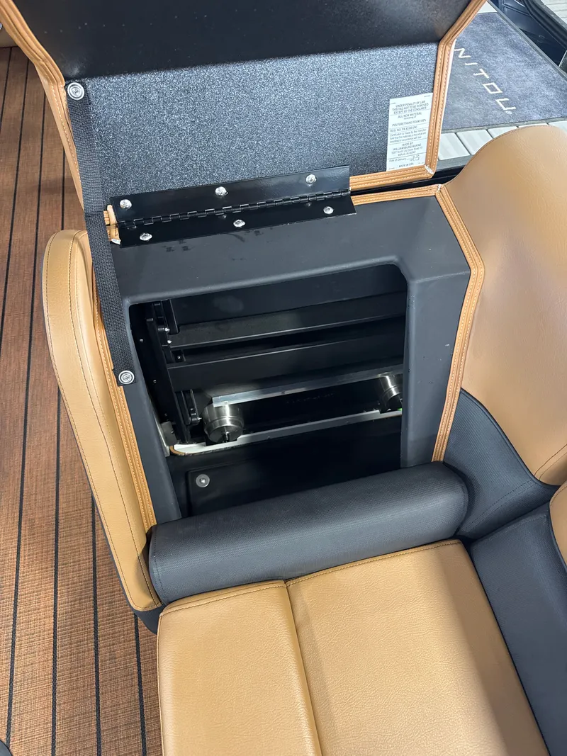 Slide: The Image of Bentley Pontoons Elite 253 Swingback Dual Captain 2026 - 12