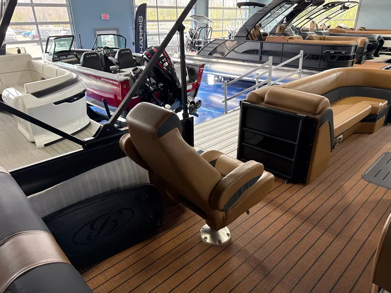 Slide: The Image of Bentley Pontoons Elite 253 Swingback Dual Captain 2026 - 15