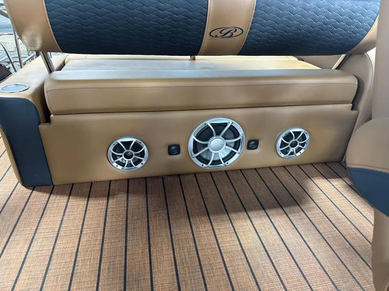 Slide: The Image of Bentley Pontoons Elite 253 Swingback Dual Captain 2026 - 21