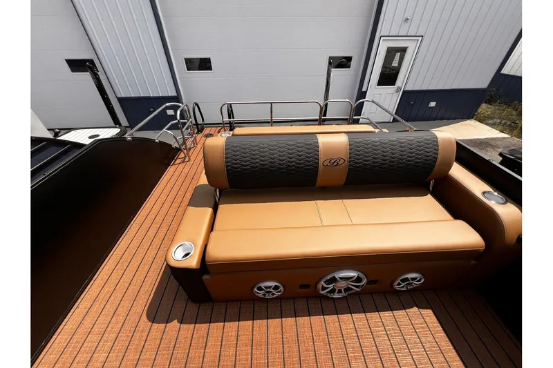 Slide: The Image of Bentley Pontoons Elite 253 Swingback Dual Captain 2026 - 22