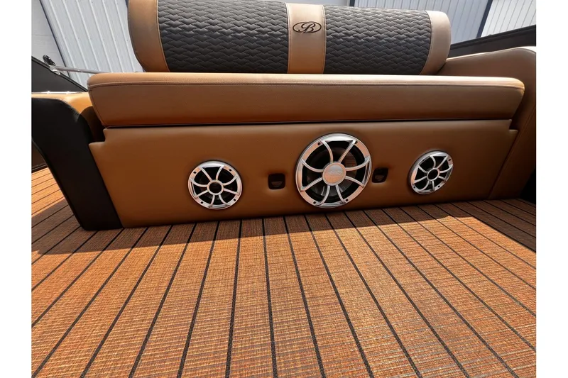 Slide: The Image of Bentley Pontoons Elite 253 Swingback Dual Captain 2026 - 23