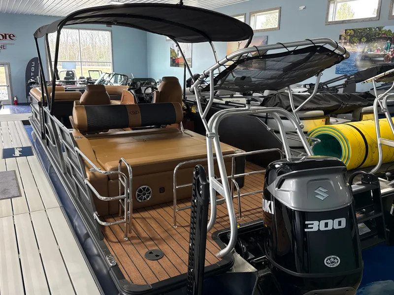 Slide: The Image of Bentley Pontoons Elite 253 Swingback Dual Captain 2026 - 4