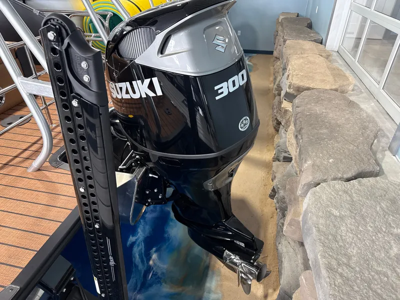 Slide: The Image of Bentley Pontoons Elite 253 Swingback Dual Captain 2026 - 5