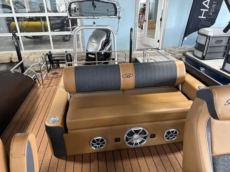 Slide: The Image of Bentley Pontoons Elite 253 Swingback Dual Captain 2026 - 8