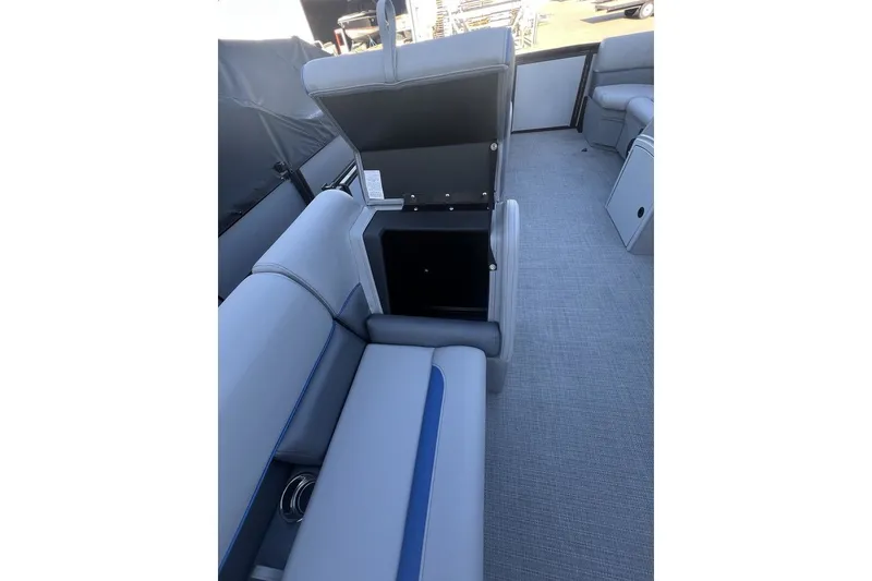 Slide: The Image of Bentley Pontoons 223 Bolt 2026 - 10