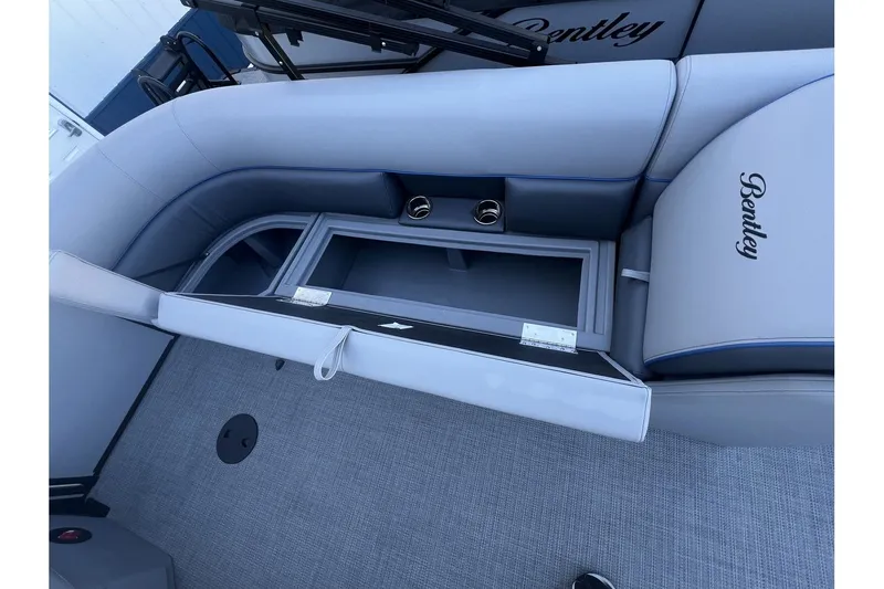 Slide: The Image of Bentley Pontoons 223 Bolt 2026 - 11