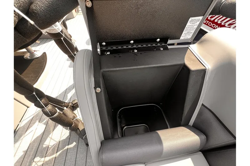 Slide: The Image of Bentley Pontoons Elite 253 Admiral 2026 - 12