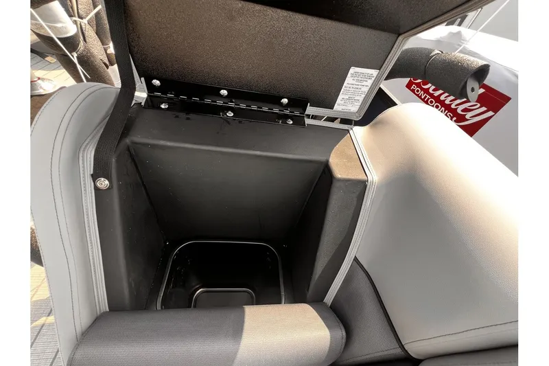 Slide: The Image of Bentley Pontoons Elite 253 Admiral 2026 - 13