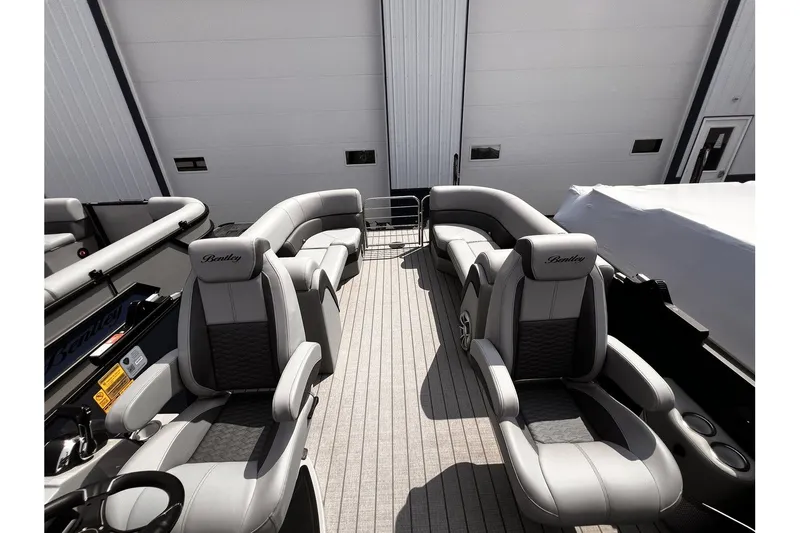 Slide: The Image of Bentley Pontoons Elite 253 Admiral 2026 - 4