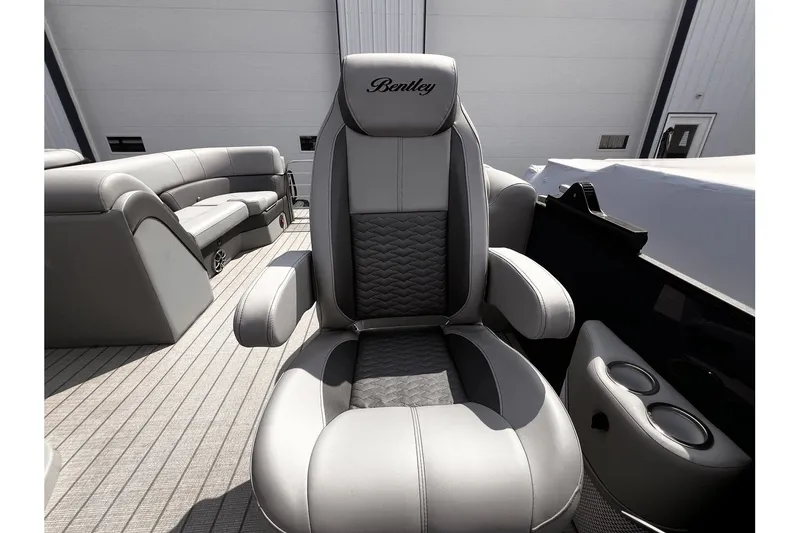 Slide: The Image of Bentley Pontoons Elite 253 Admiral 2026 - 5