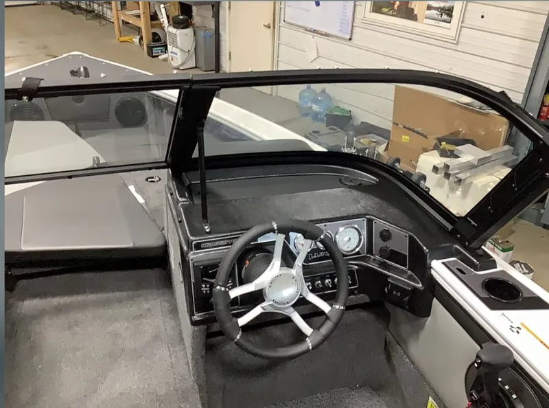 Slide: The Image of Lund Z18C 1875 Crossover Xs 2026 - 3