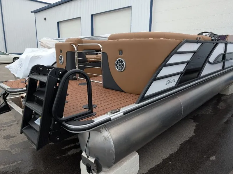 Slide: The Image of Bentley Pontoons Elite 253 Admiral 2026 - 3