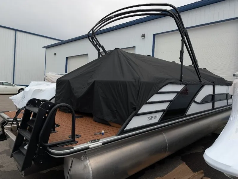 Slide: The Image of Bentley Pontoons Elite 253 Admiral 2026 - 5