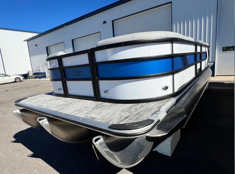 Slide: The Image of Bentley Pontoons 223 Bolt 2026 - 11