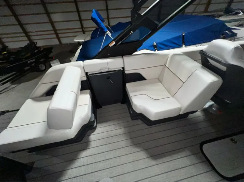 Slide: The Image of Manitou 2025 Manitou Explore 24’ Switchback Trifold 2025 - 9