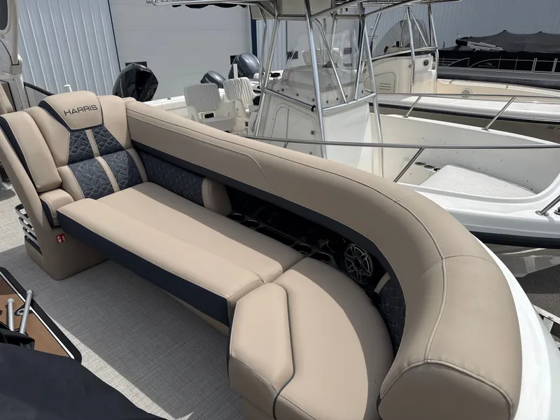 Slide: The Image of Harris Harris Grand Mariner 250 2026 - 10