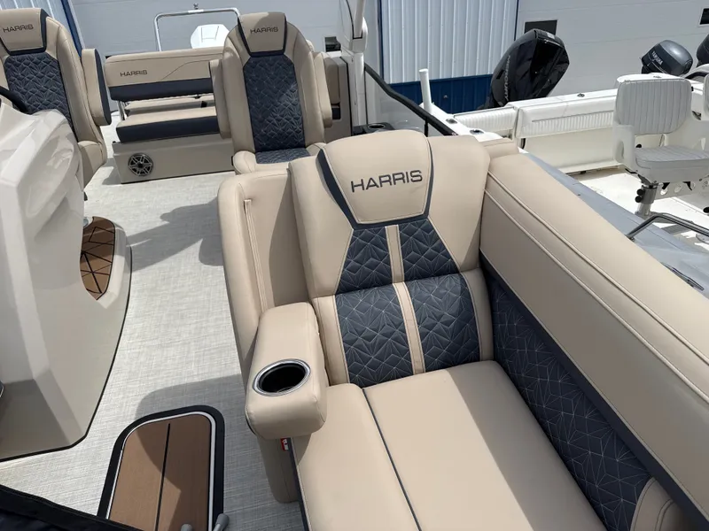 Slide: The Image of Harris Harris Grand Mariner 250 2026 - 11