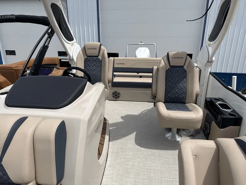 Slide: The Image of Harris Harris Grand Mariner 250 2026 - 12