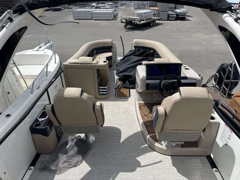 Slide: The Image of Harris Harris Grand Mariner 250 2026 - 14