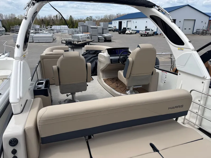 Slide: The Image of Harris Harris Grand Mariner 250 2026 - 15