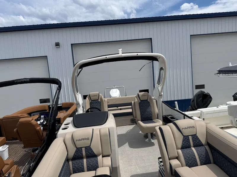 Slide: The Image of Harris Harris Grand Mariner 250 2026 - 9