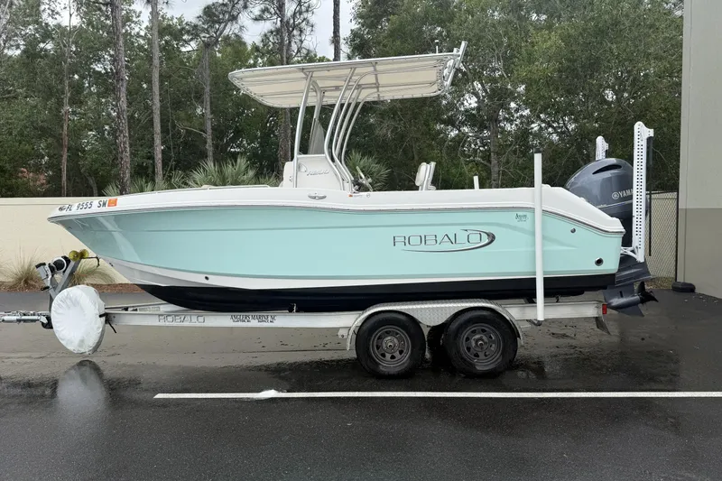 The Image of 2021 Robalo R200 Center Console boat on trailer, parked outdoors. - 0