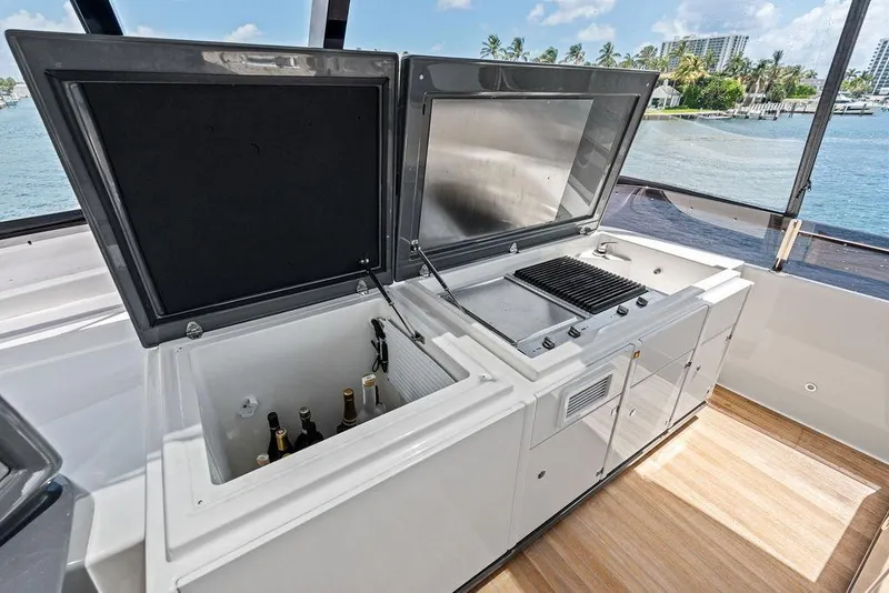Slide: The Image of Outdoor kitchen on 2018 Ferretti Yachts 850 Motoryacht with grill and cooler. - 22