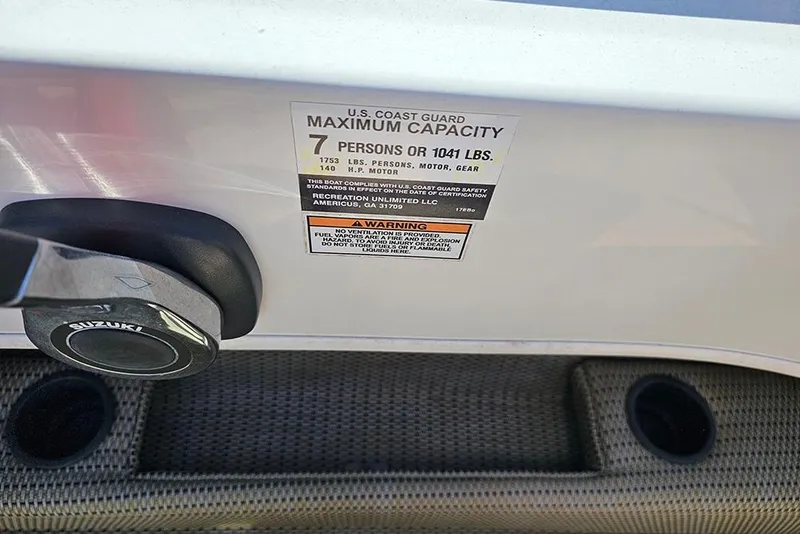 Slide: The Image of 2019 Caravelle 17 EBo Bowrider capacity label, Suzuki control, maximum 7 persons or 1041 lbs. - 15
