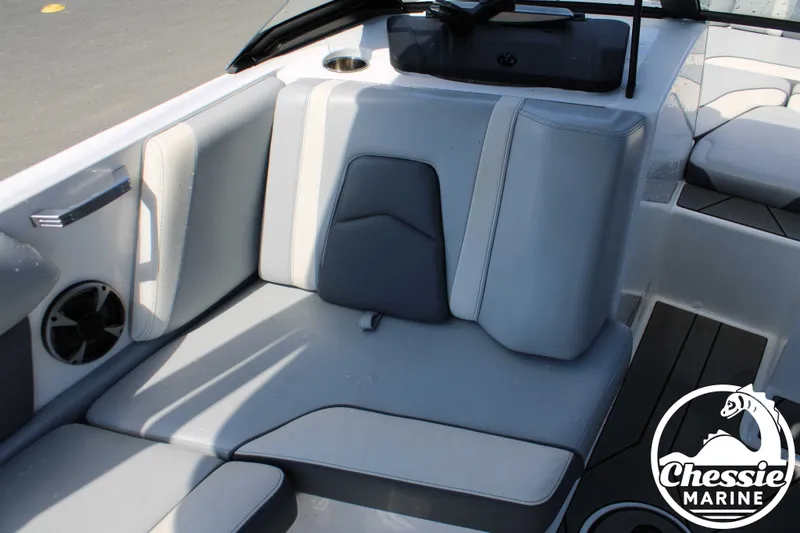 Slide: The Image of Malibu Wakesetter 21 MLX 2020 - 10