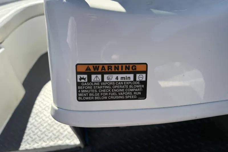 Slide: The Image of Warning label on 2007 Bayliner 175 Bowrider about gasoline vapor explosion risk. - 22
