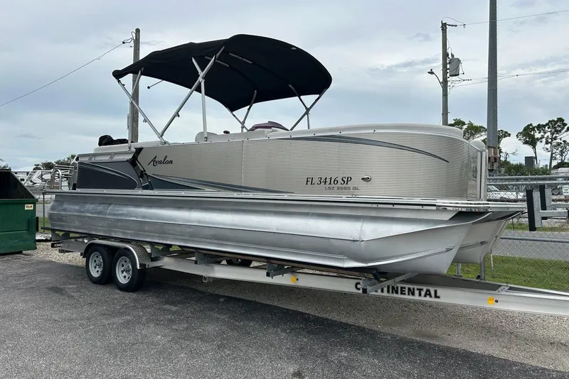The Image of 2020 Avalon 2685 LSZ QL pontoon boat on trailer, parked outdoors. - 0