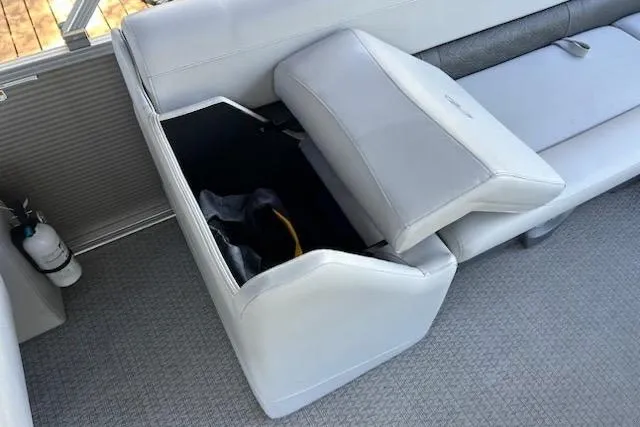 Slide: The Image of Built-in cooler compartment on 2020 Avalon 2685 LSZ QL boat. - 15