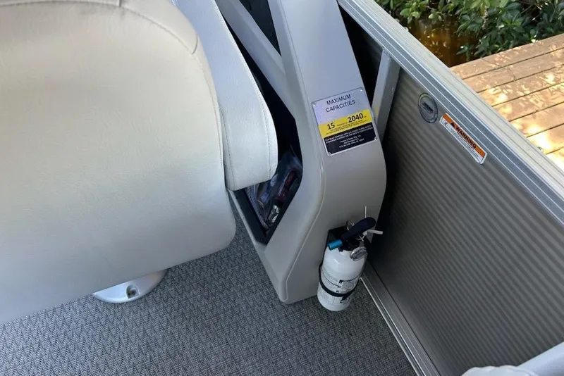 Slide: The Image of 2020 Avalon 2685 LSZ QL engine compartment with hoses and filter system. - 18