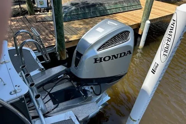 Slide: The Image of 2020 Avalon 2685 LSZ QL boat with rod holders and swim ladder on a dock. - 8