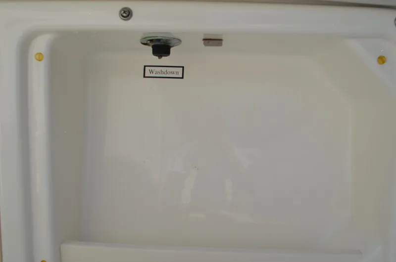 Slide: The Image of Washdown area on Century 2600 Center Console boat, 2008 model. - 27