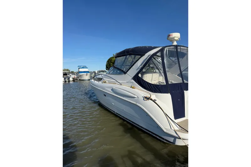 The Image of 2000 Bayliner 3055 Ciera Sunbridge DX/LX docked in a marina under clear blue skies. - 0
