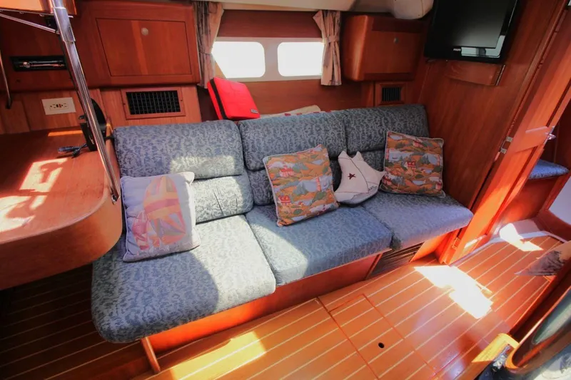 Slide: The Image of Interior of a 2000 Hunter 410 yacht with cozy seating and decorative pillows. - 20
