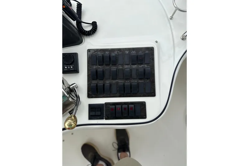 Slide: The Image of Control panel of a 2007 Sea Ray 44 Sedan Bridge yacht. - 16