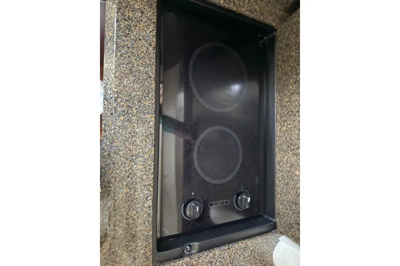 Slide: The Image of Built-in stovetop on 2007 Sea Ray 44 Sedan Bridge yacht. - 42