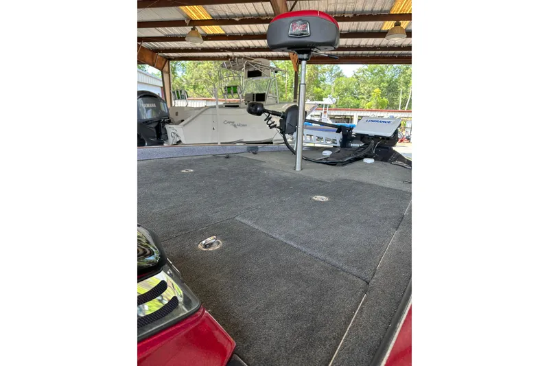 Slide: The Image of 2017 Ranger Z518 Comanche boat interior with fishing deck and equipment under a shelter. - 4