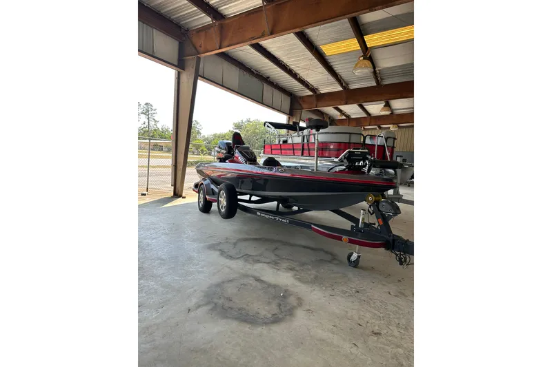 Slide: The Image of 2017 Ranger Z518 Comanche boat on trailer in covered storage area. - 7
