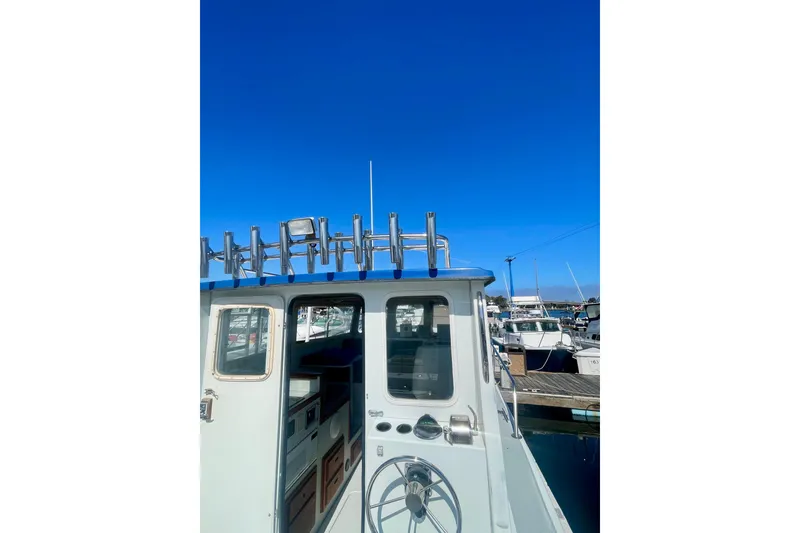 Slide: The Image of Helm of 2000 Davis Rock Harbor 25 LC with Garmin navigation system. - 11