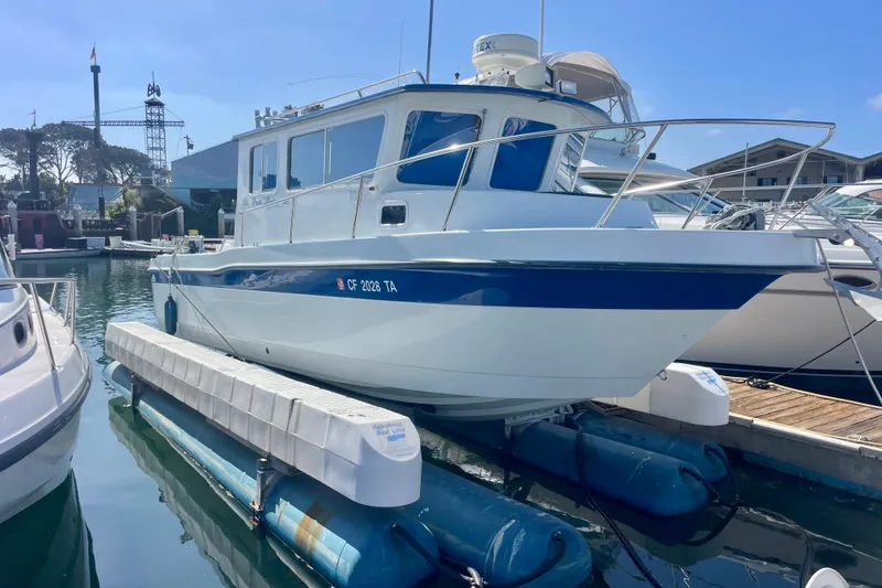 Slide: The Image of 2000 Davis Rock Harbor 25 LC boat docked at marina, rear view. - 2