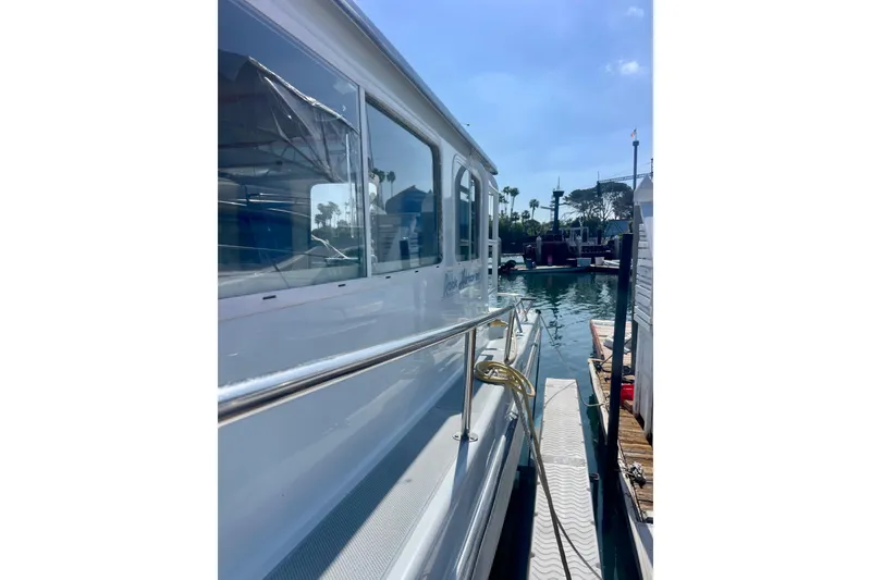 Slide: The Image of 2000 Davis Rock Harbor 25 LC boat interior view with open cabin door. - 7