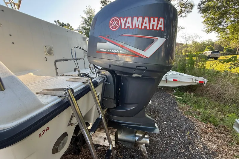 Slide: The Image of Century 2900 Walk-Around 2002 boat with Yamaha four-stroke outboard engine. - 33